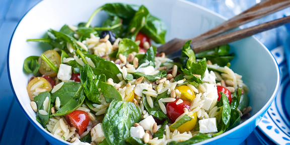 Salade De Pates Grecques Aux Epinards Feta Pignons De Pin