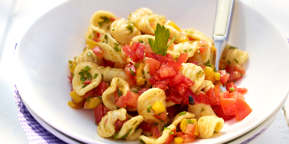 Salade De Pates Aux Poivrons Grilles Et Aux Tomates